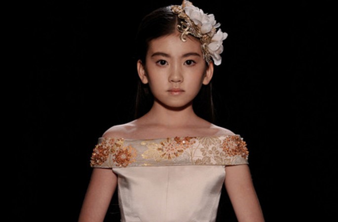 中 9살짜리 아동 모델 파리 패션위크에 등장