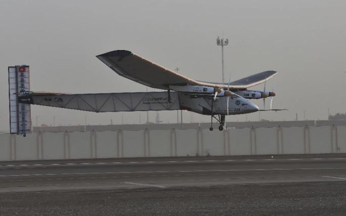 세계서 가장 큰 태양에너지 비행기 첫 세계 일주 비행