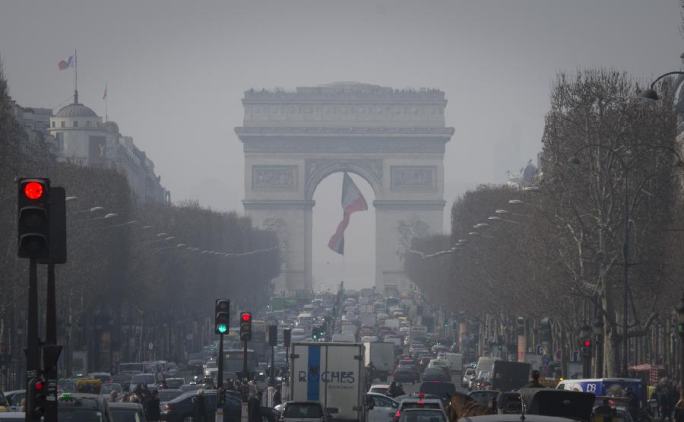 파리, 차량 홀짝수 번호 통행제한으로 공기 오염에 대응