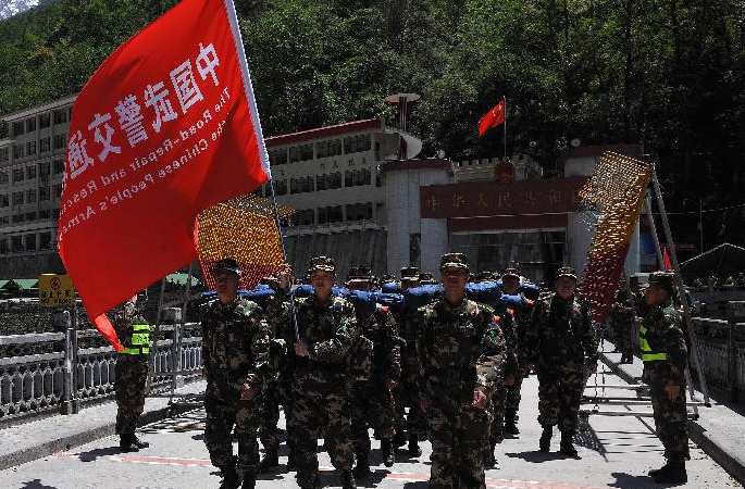 중국무장경찰구조대대 처음 출경, 네팔 구조에 나서