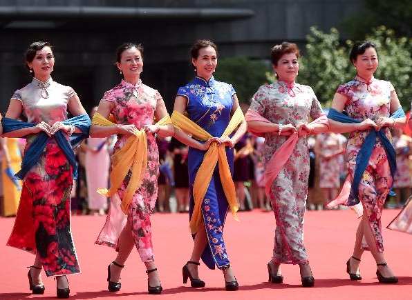 15만명 치파오 쇼에 참여, 중국패션의 아름다움을 선보여