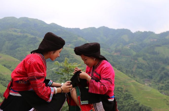中광시 룽성 요족 마을 ‘홍의(紅衣)절’ 경축