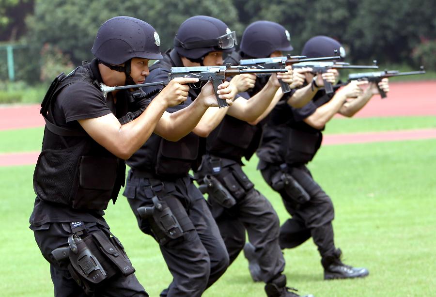 특수경찰들의 여름 훈련