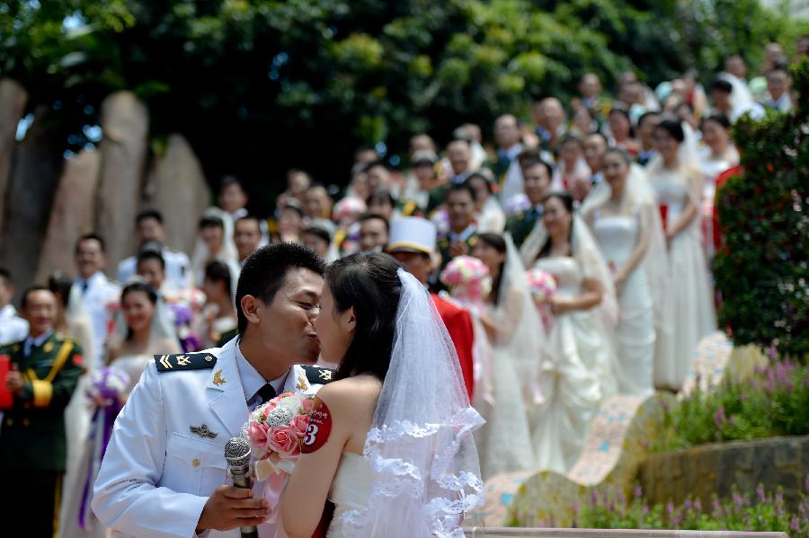 중국 건軍88주년을 축하하여, 광둥부대 88쌍 부부 합동 결혼식