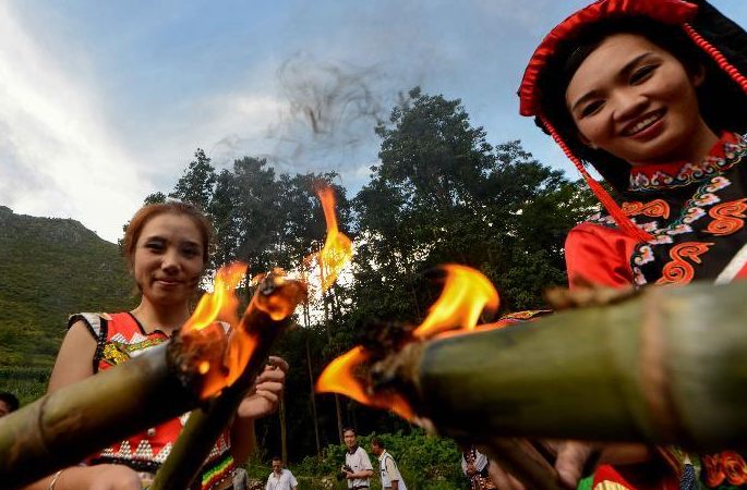 광시룽린이족 동포의 횃불 축제