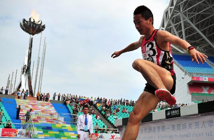 (청년체육대회) 뤄춘, 남자 3000미터 장애물 경기 챔피언 획득