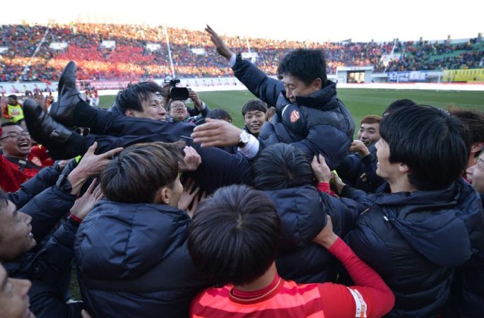 옌볜 장백산축구팀, 2015년 중국축구 갑급리그 우승 거머쥐다