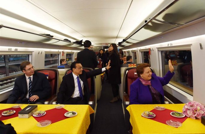 리커창 中총리, 중동유럽 국가 지도자 초청해 고속철도 체험