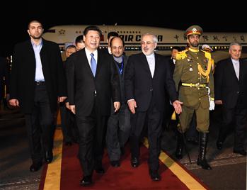 시진핑 中주석, 테헤란에 도착해 이란에 대한 국빈방문 시작