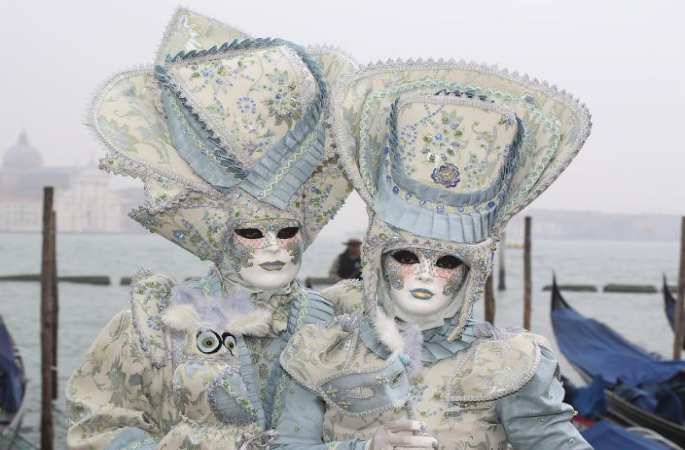 이탈리아 베네치아 페스티벌, 화려한 복장에 멋진 가면으로 등장