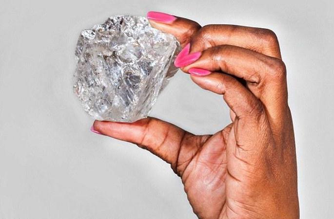 앙골라서 404캐럿 거대한 다이아몬드 발견 근 1억위안 가치 해
