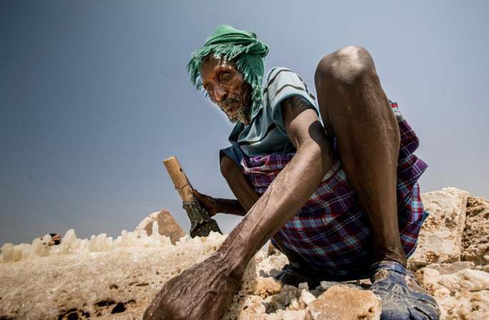 세계서 가장 어렵고 고달픈 노동-- 제염공의 생활 기록
