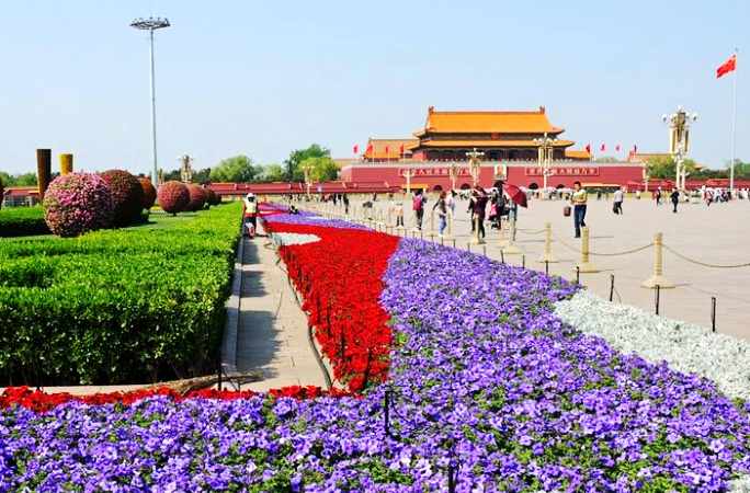 中 베이징 톈안먼 광장 ‘5.1’연휴 맞아 꽃단장