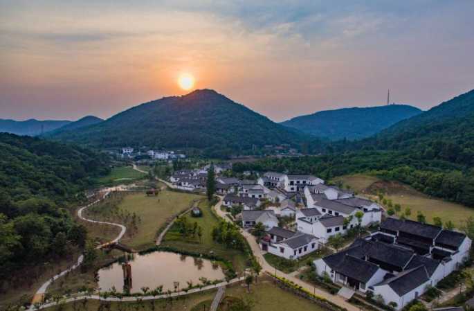 공중 촬영:유유자적한 무릉도원 中난징 불로촌