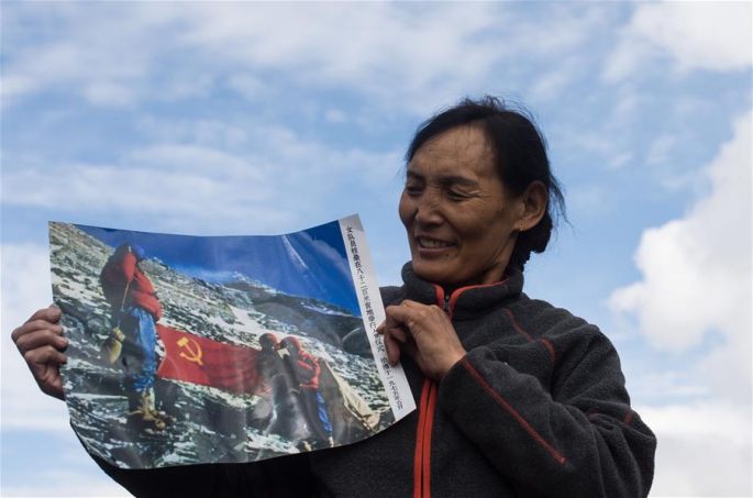 시짱 여 등산가 41년의 영광, '나는 쵸몰랑마봉에서 입당했다'
