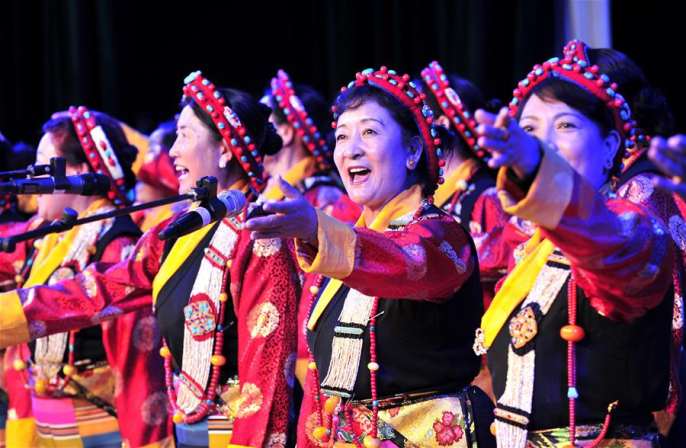 시짱 노간부들, 흥겨운 노래와 춤으로 창당 95주년 경축