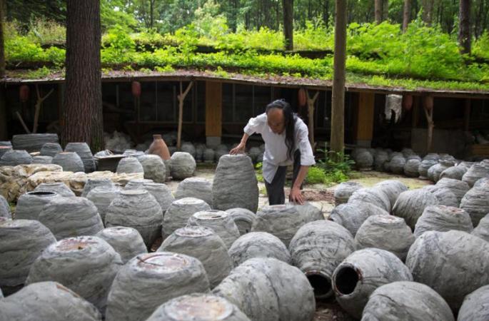 中구이저우 칠순 돌장인 은둔 20년만에 맨손으로 환상의 성 만들어