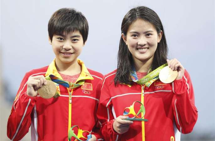 여자 싱크로나이즈드 다이빙 10m 플랫폼，천뤄린&류후이샤 금메달