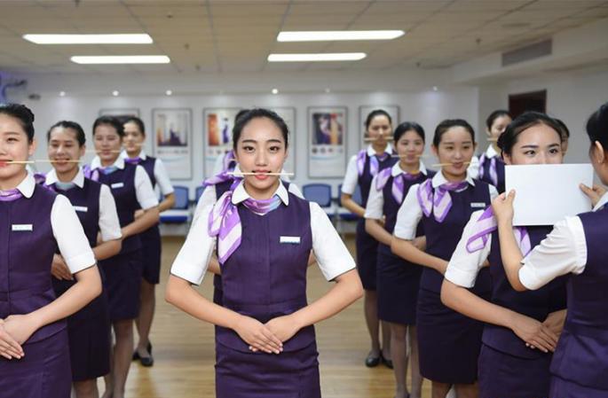 항저우 ‘열차 승무원’, 서비스 교육 강화