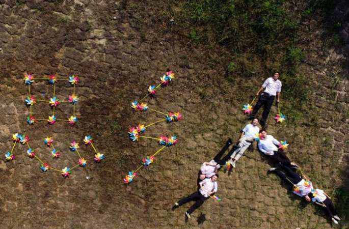 추석, 고향 가족 생각하며 바람개비로 만든 그리움