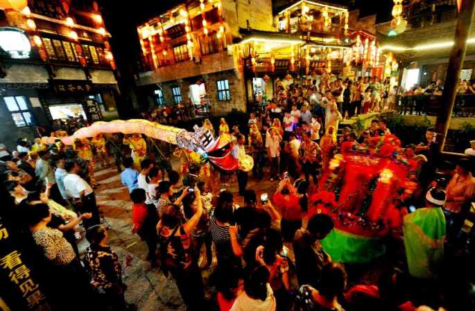 中장시, '금용'춤을 추며 추석 맞이