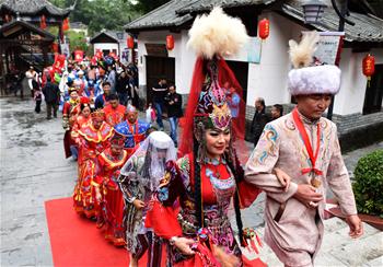 中 광둥(廣東) 50개 민족 70쌍 커플 단체 결혼식