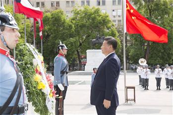 시진핑 中 국가주석, 칠레 해방자 베르나르도 오이긴스 리켈메 기념비에 헌화