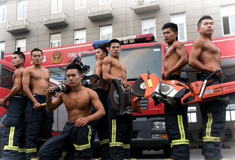 닝보 소방관, '섹시한 사진'으로 노병의 마지막 무장경찰부대 시간 기록