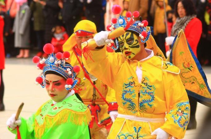 간쑤 장예 전통 민속놀이 한마당…시각의 향연 펼쳐져
