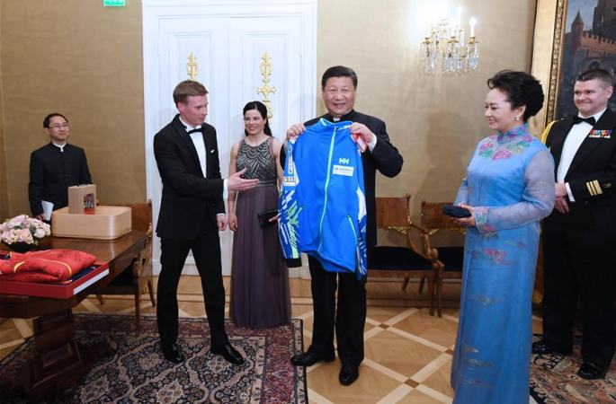 시진핑 中 국가주석, 니니스토 핀란드 대통령과 함께 중·핀 빙상 스케이트 선수 대표 회견