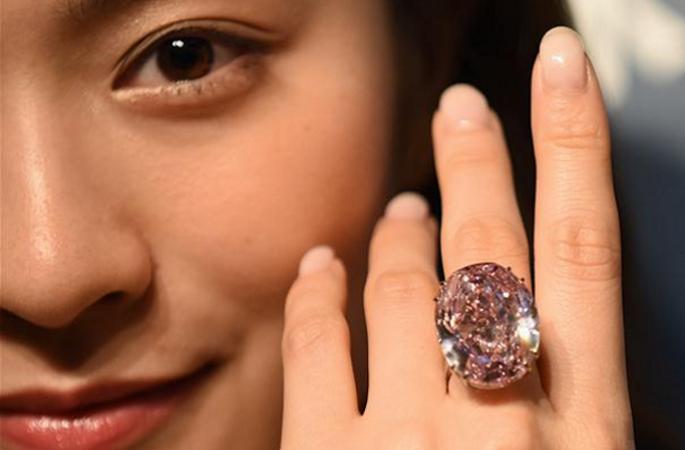 59.60 캐럿 핑크 다이아몬드 홍콩 경매 사상 최고기록
