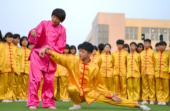 허베이 광중: 천명학생 태극권 연습