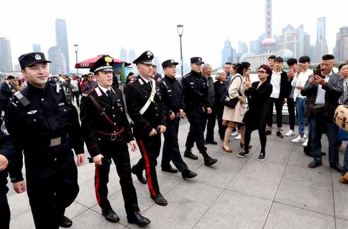 상하이서 합동 순찰에 나선 중국-이탈리아 경찰관