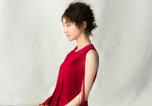 징톈 매거진 커버샷 공개, 우아한 빈티지 패션 연출