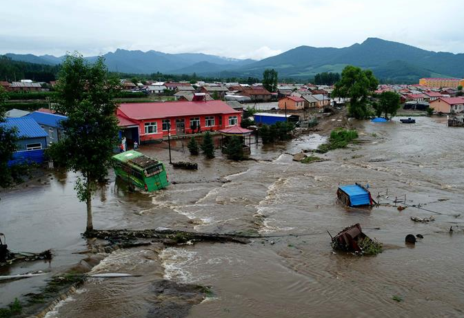 헤이룽장: 폭우 재해를 입어 민중들이 전이