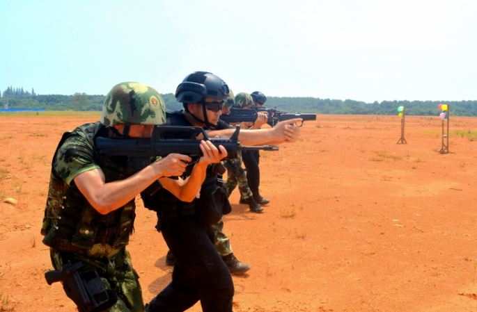 멋있다! 취저우의 두 경찰부대, 공동 테러 대비 훈련 펼쳐