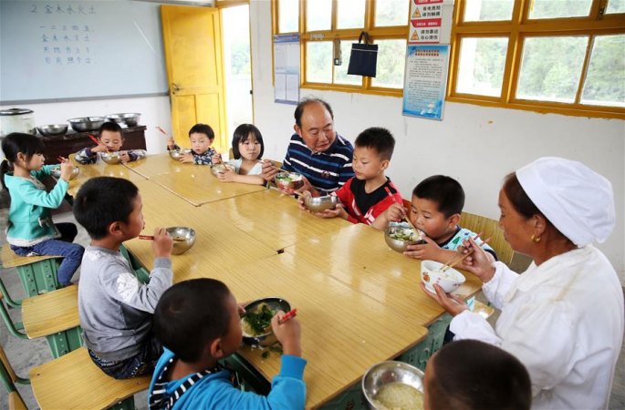 충칭 첸장: 산 속의 ‘부부촌 초등학교’