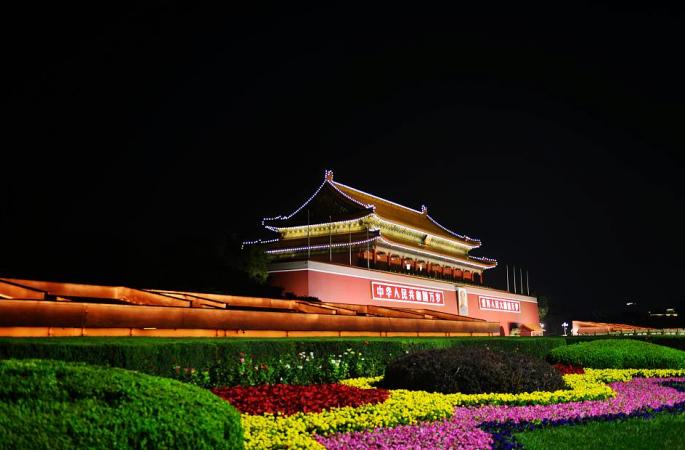 베이징 : 톈안먼 광장 국경절 꽃 바구니, 처음 야간에 ‘빛'을 뿌려