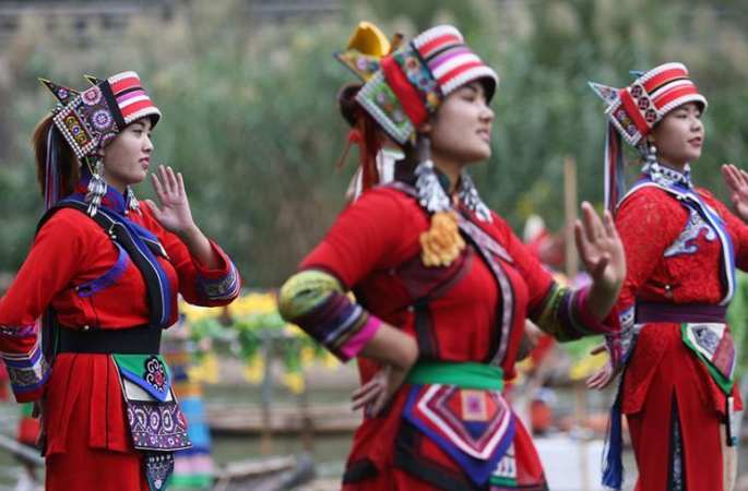 미녀 가수들 ,장쑤 첸화 옛마을에 모여 고전 민요 불러