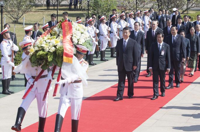 시진핑 주석, 라오스 무명전사기념비에 화환 진정