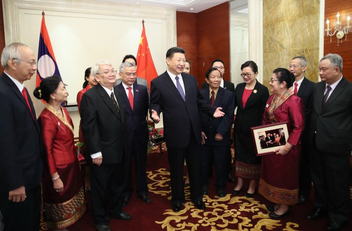 시진핑 주석, 라오스 폴세나 가족과 벗 회견