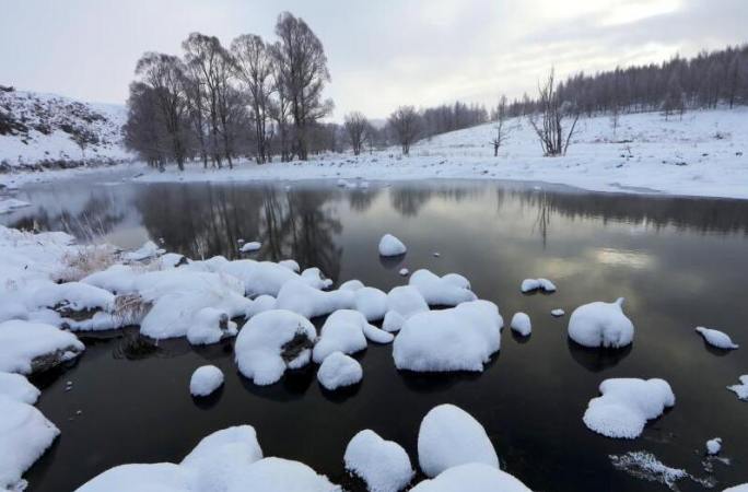네이멍구 아얼산 ‘얼지 않는 강’ 영하 40℃에서도 시냇물 졸졸