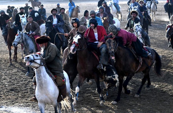 아프가니스탄 수도서 ‘말 타고 양 잡기’ 대회 열려