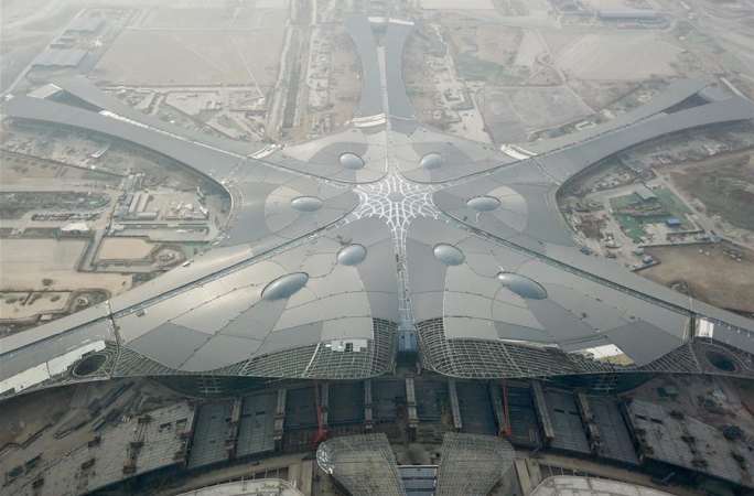 베이징 신공항 터미널 지붕 공사 마무리