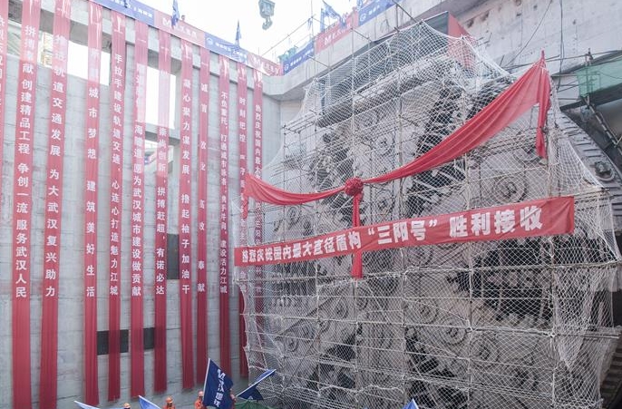 중국 국내 최대 직경의 실드공업 하저터널 우측 라인 관통