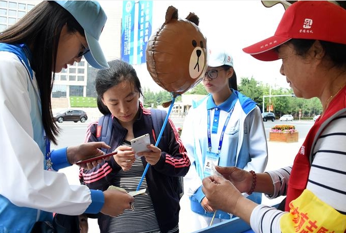 근 2만명 도시 운영 자원봉사자, SCO 칭다오 정상회의 위해 서비스 제공