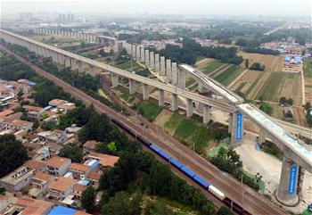상츄-허페이-항저우 고속철도 위의 룽하이 철도를 가로탄 연속보가 성공적으로 회전