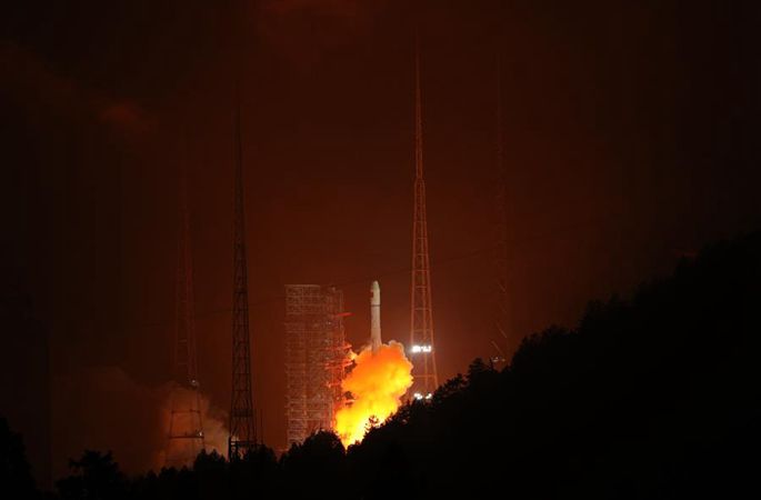 中, 베이더우 2호 위성 하나를 성공적으로 발사