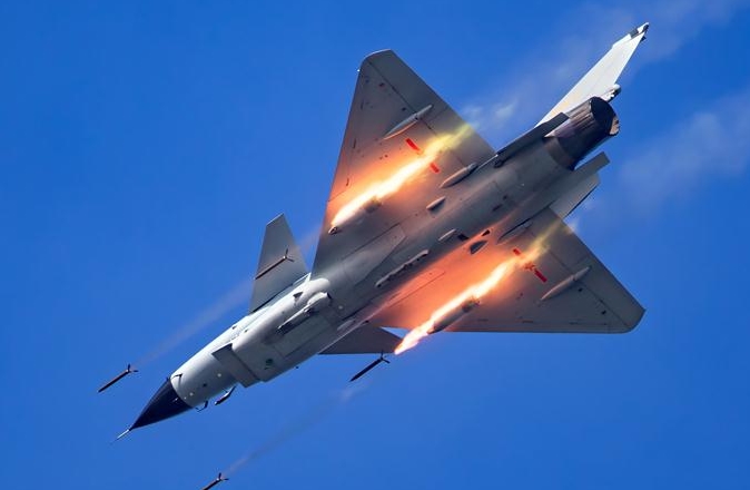 공군 훙-6K 등 5개 기종 전투기와 공수부대,러시아서 열리는 국제군사경연대회에 참가할 예정