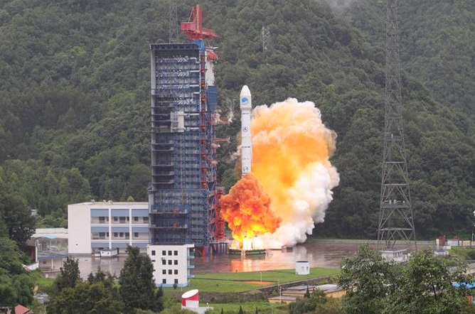 중국, 베이더우 내비게이션 위성 2기 발사 성공
